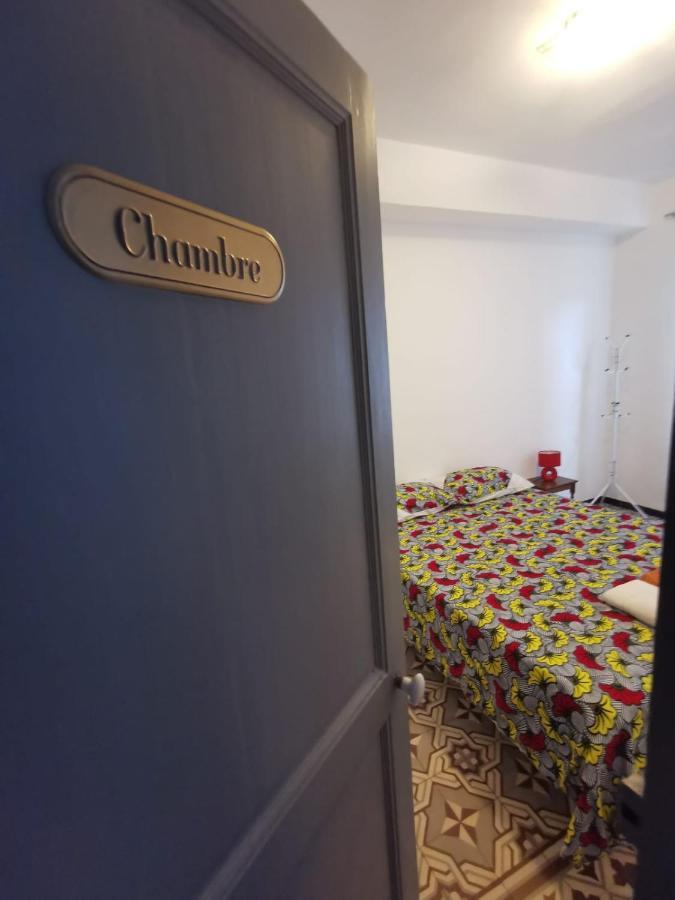 Petit Appart Entier Au Coeur Des Remparts - Netfix Et Connection Fibre Gratuits Carpentras Exteriér fotografie