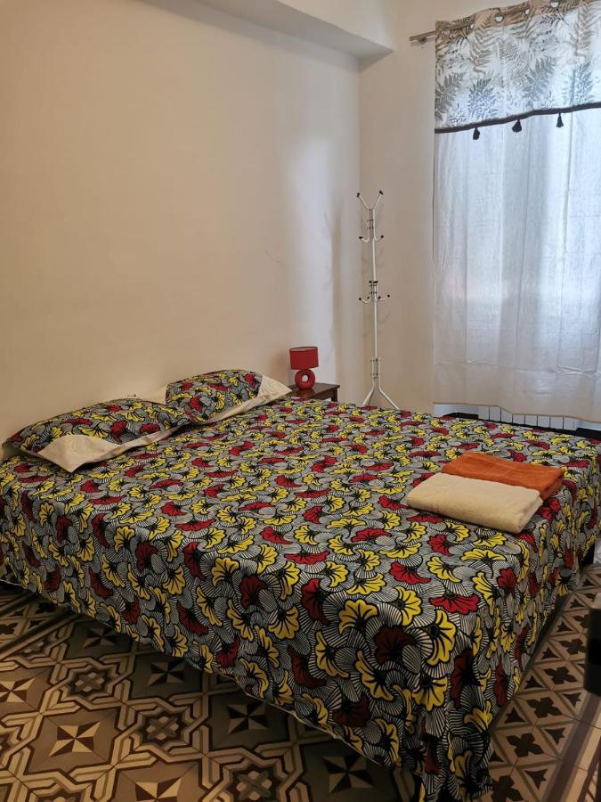 Petit Appart Entier Au Coeur Des Remparts - Netfix Et Connection Fibre Gratuits Carpentras Exteriér fotografie