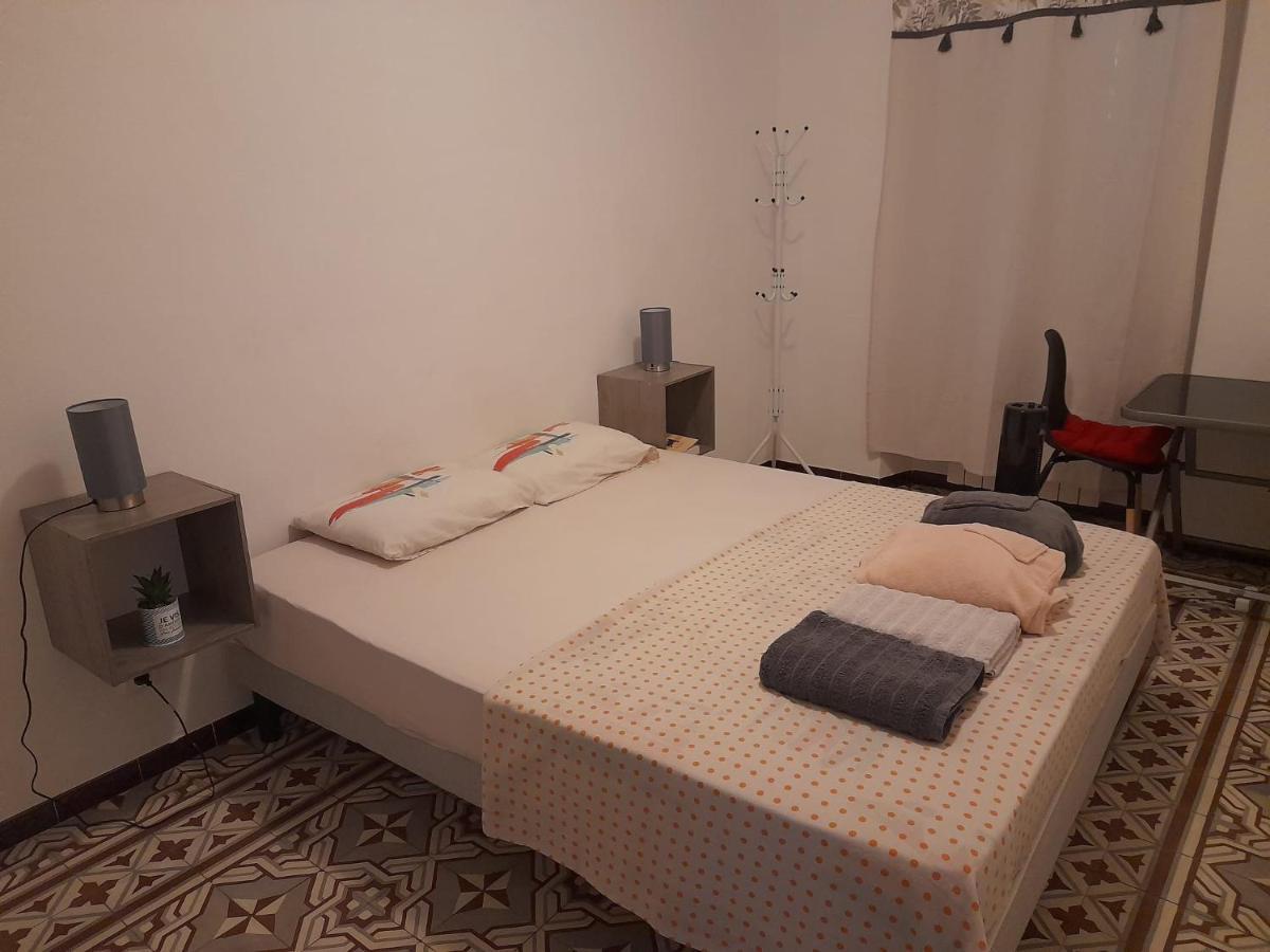 Petit Appart Entier Au Coeur Des Remparts - Netfix Et Connection Fibre Gratuits Carpentras Exteriér fotografie
